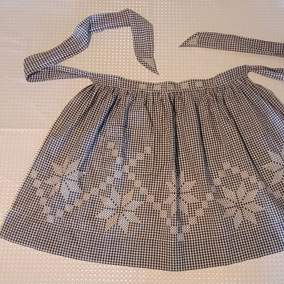 Vintage Ladies' Hand-Embroidered Gingham Cotton Apron - Picture 2 of 2